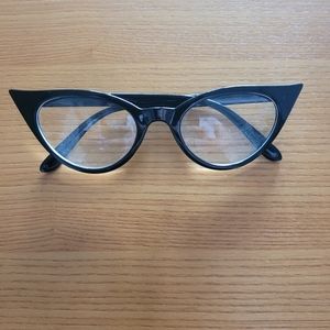 Cat eye glasses